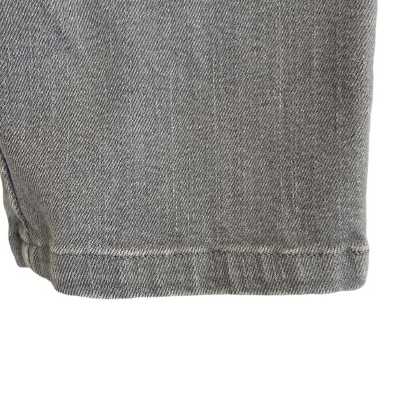 Levi’s gray size 30 waist and 28 inseam mid rise skinny. Great with boots!
C - Picture 8 of 12